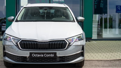 Škoda Octavia Combi 1.5 TSI Top Selection (pohľad zboku)