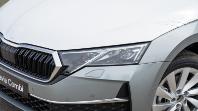 Škoda Octavia Combi 1.5 TSI Top Selection (pohľad spredu)