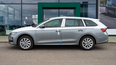 Škoda Octavia Combi 1.5 TSI Top Selection (pohľad do interiéru)