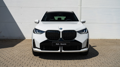 BMW X3 20d xDrive (pohľad do interiéru)
