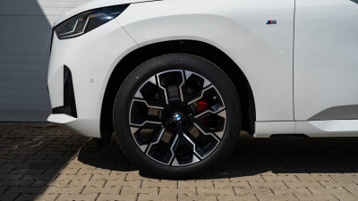 BMW X3 20d xDrive (pohľad spredu)