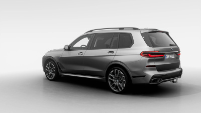 BMW X7 40d xDrive (pohľad zboku)