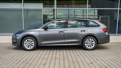 Škoda Octavia Combi 2.0 TDI Selection (pohľad zboku)