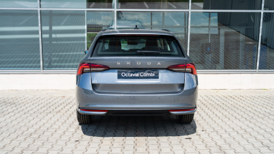 Škoda Octavia Combi 2.0 TDI Selection (pohľad spredu)