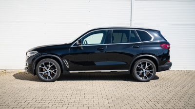 BMW X5 30d xDrive (pohľad zozadu)