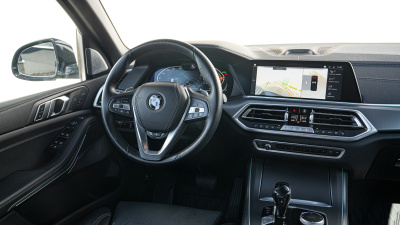 BMW X5 30d xDrive (pohľad do interiéru)