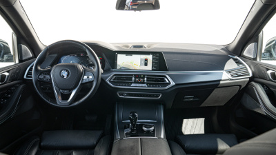 BMW X5 30d xDrive (pohľad do interiéru)