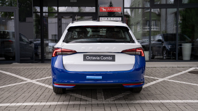 Škoda Octavia Combi 1.5 TSI Extra  (pohľad spredu)