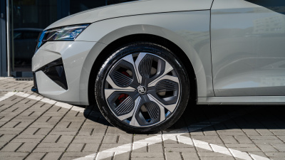 Škoda Octavia 2.0 TSI RS (pohľad do interiéru)