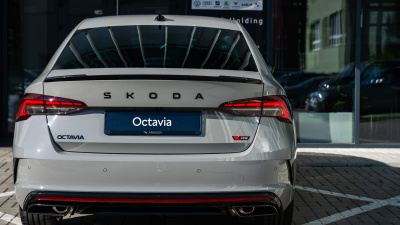 Škoda Octavia 2.0 TSI RS (pohľad do interiéru)