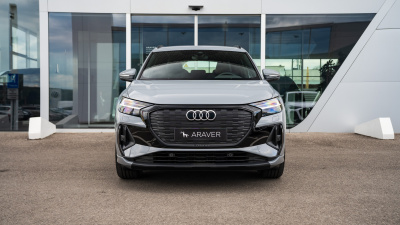 Q4 e-tron Quattro (pohľad zboku)