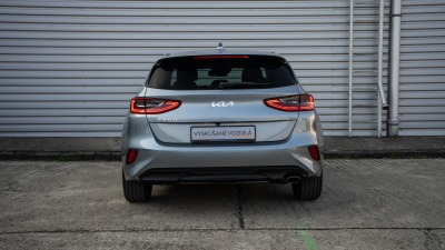 Kia Ceed 1.5 T-GDi Gold (pohľad spredu)