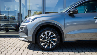 VW T-Roc 1.5 eTSI Style (pohľad zozadu)