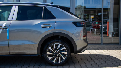 VW T-Roc 1.5 eTSI Style (pohľad spredu)