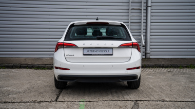 Škoda Scala 1.0 TSI Youbileum 125 (pohľad spredu)