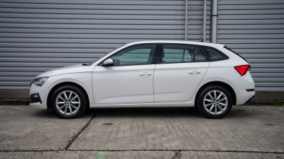 Škoda Scala 1.0 TSI Youbileum 125 (pohľad zozadu)