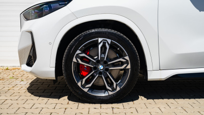BMW X1 20d xDrive (pohľad spredu)