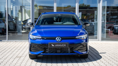 VW Golf Variant 1.5 eTSI R-Line Limited (pohľad do interiéru)