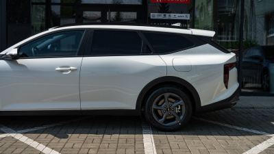 Kia K4 SW 1.6 T-GDi 7DCT Gold (pohľad do interiéru)