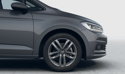 VW Touran 1.5 TSI Limited (pohľad spredu)