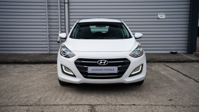 Hyundai i30 CW  1.6i MPI (pohľad do interiéru)