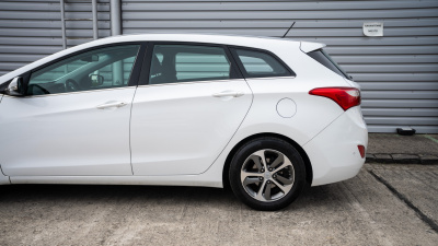 Hyundai i30 CW  1.6i MPI (pohľad do interiéru)
