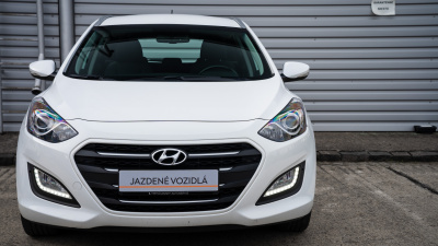 Hyundai i30 CW  1.6i MPI (pohľad do interiéru)