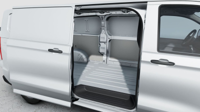 VW Transporter LR 2.0 TDI (pohľad do interiéru)