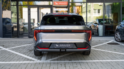 Kia K4 SW 1.6 T-GDi 7DCT Gold (pohľad spredu)
