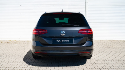 VW Passat Variant 1.6 TDI (pohľad do interiéru)