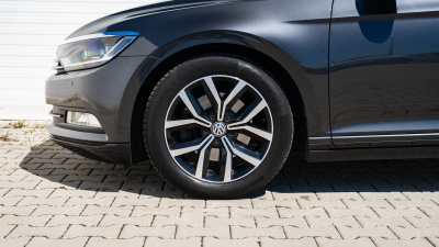VW Passat Variant 1.6 TDI (pohľad spredu)