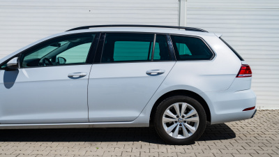 VW Golf Variant 1.6 TDI (pohľad zozadu)
