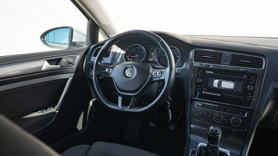 VW Golf Variant 1.6 TDI (pohľad do interiéru)