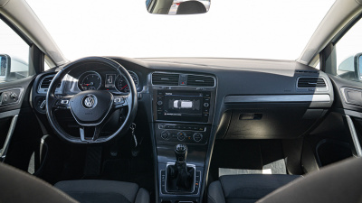 VW Golf Variant 1.6 TDI (pohľad do interiéru)