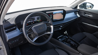 AUDI Q3 Sportback 2.0 TFSI Quattro (pohľad zboku)
