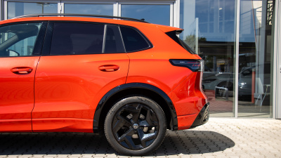 VW Tiguan 2.0 TDI R-Line 4x4 (pohľad do interiéru)