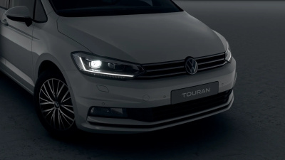 VW Touran 2.0 TDI Limited (pohľad spredu)