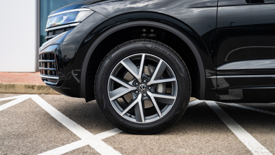 VW Touareg 3.0 TDI Premium Limited (pohľad do interiéru)