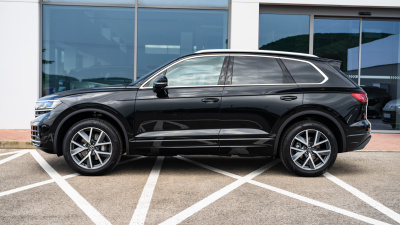VW Touareg 3.0 TDI Premium Limited (pohľad spredu)