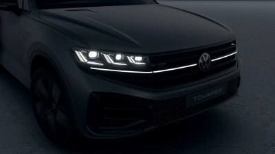 VW Touareg 3.0 TDI R-Line Final Edition (pohľad spredu)