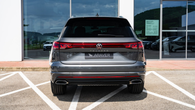 VW Touareg 3.0 TDI Premium Limited (pohľad do interiéru)