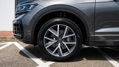 VW Touareg 3.0 TDI Premium Limited (pohľad do interiéru)