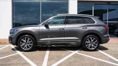 VW Touareg 3.0 TDI Premium Limited (pohľad spredu)