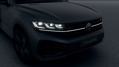 VW Touareg 3.0 TDI R-Line Final Edition (pohľad spredu)