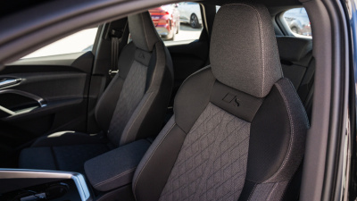 AUDI Q5 2.0 TDI Quattro (pohľad spredu)