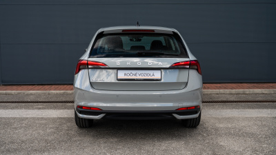 Škoda Scala 1.0 TSI Selection (pohľad spredu)