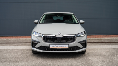 Škoda Scala 1.0 TSI Selection (pohľad zboku)