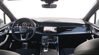 AUDI Q7 3.0 TDI Quattro (pohľad do interiéru)