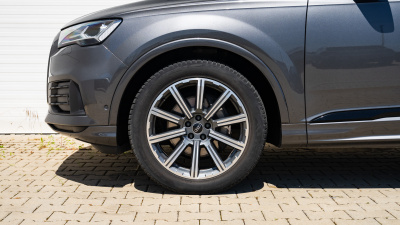 AUDI Q7 3.0 TDI Quattro (pohľad spredu)