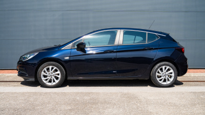 Opel Astra 1.4 T (pohľad zboku)